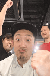 幹部メンバーとの集合写真-3