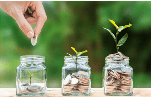 お金を貯めている