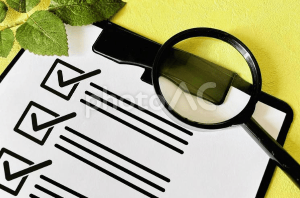 チェックリストと虫眼鏡