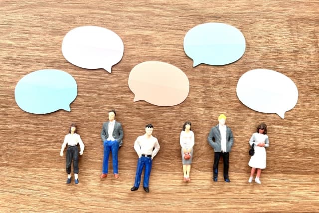 付箋と人がいる様子