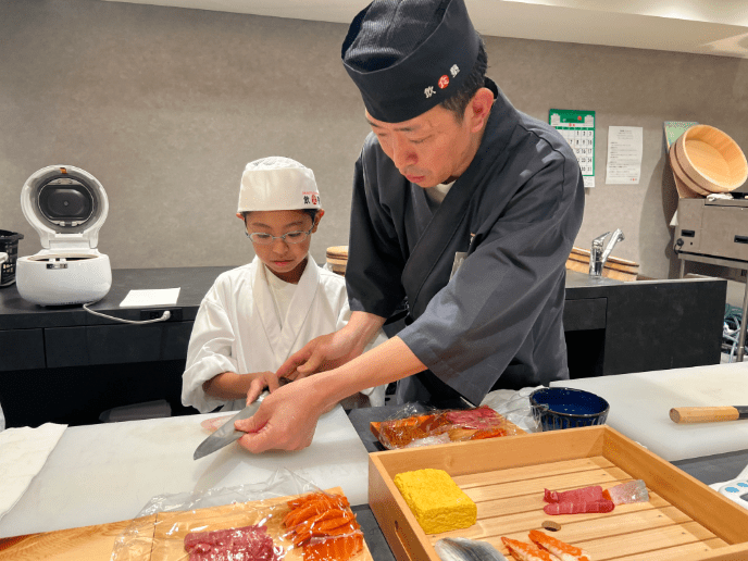 魚の切り付けの様子