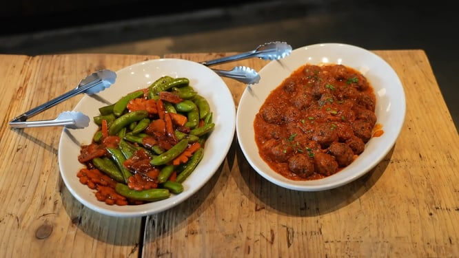 ヴさんが作った賄いの写真。どちらもスタッフに大好評でした