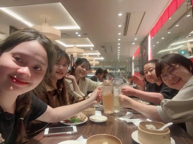 Pary-group-drinking