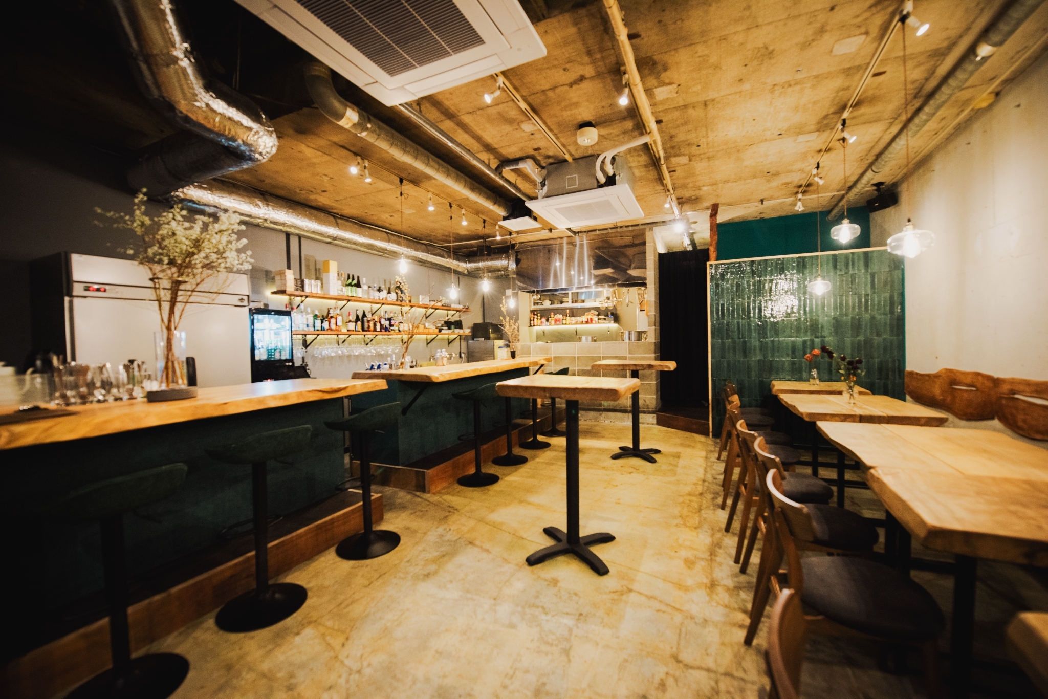 LINE_ALBUM_オイシイ水餃子クラブ：内観・外観_260408_2-1